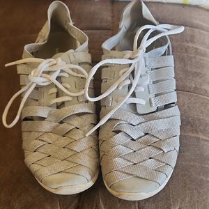 Merrell Light Gray Woven Lace-Up Sandals with White Laces